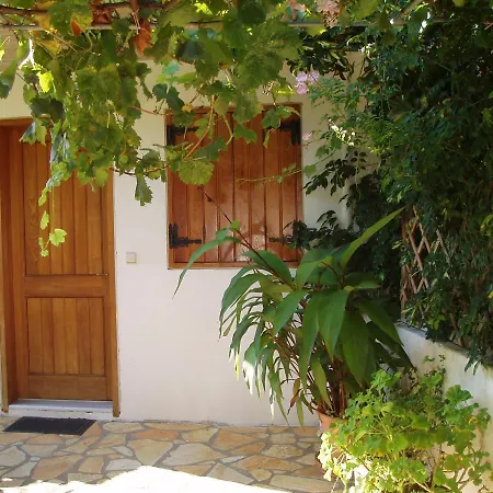 House * Agios Nikitas